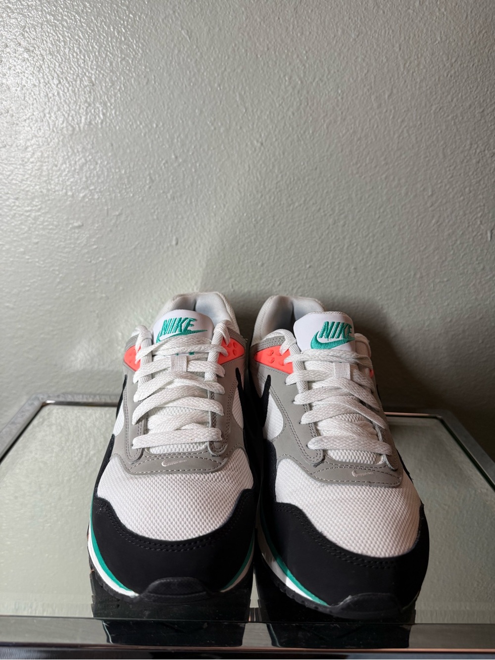 Nike Air Max Correlate Women’s Size 8 White Black Teal Coral Sneakers - Picture 5 of 7